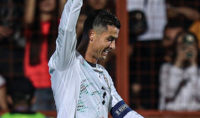 40岁C罗世预赛完美开局：双响+远程世界波！获7.9分，再创5大纪录