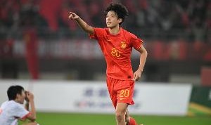 记者赞朱鹏宇：黎兵转世灵童重现大连，国足中锋位置快来人了